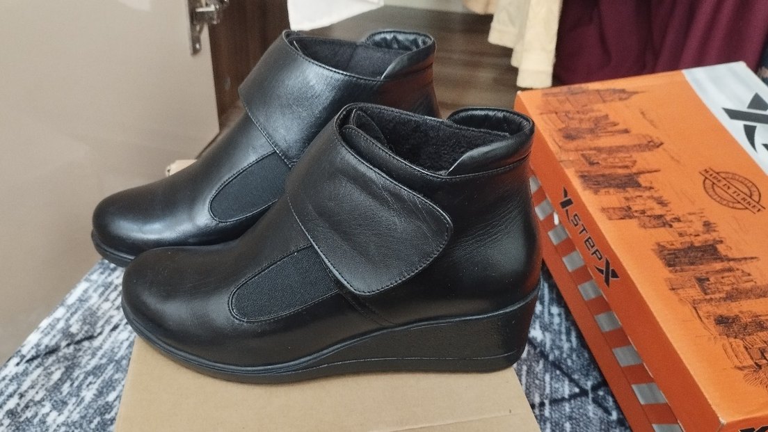 Siyah Deri Tokalı Kadın Bot - Görsel 2