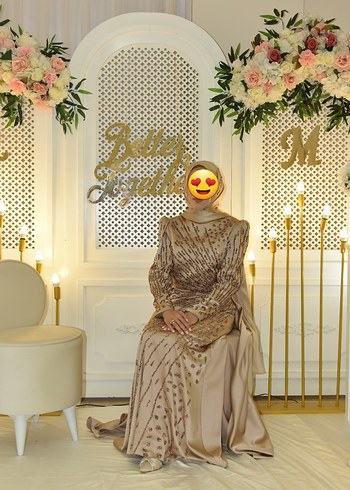 Drapeli Yüksek Yakalı Uzun Kollu Altın Renk Abiye - Görsel 5