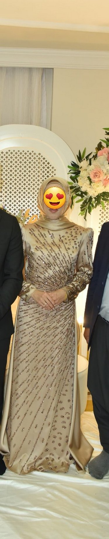 Drapeli Yüksek Yakalı Uzun Kollu Altın Renk Abiye - Görsel 4