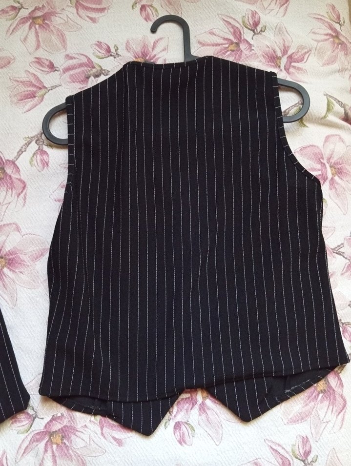 Swist Siyah Çizgili Düğmeli Yelek ve Pileli Palazzo - Görsel 5