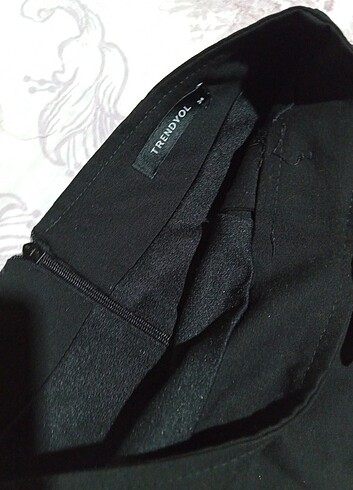 Yırtmaçlı siyah mini etek  - Görsel 5