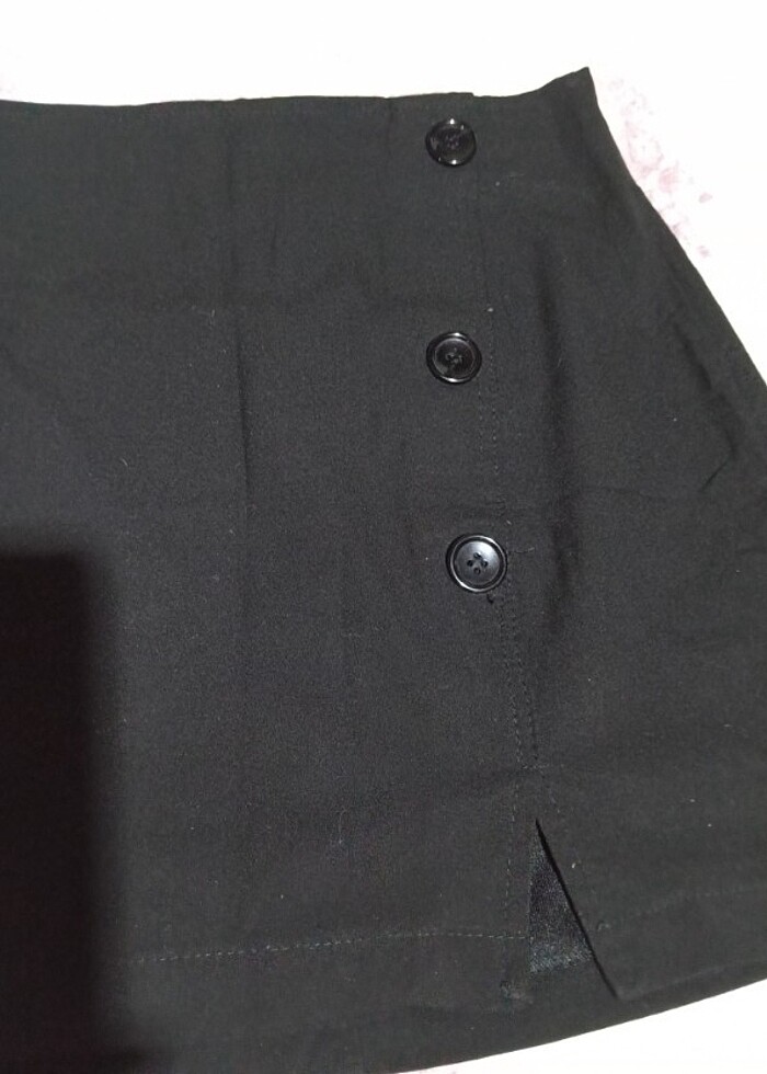 Yırtmaçlı siyah mini etek  - Görsel 4