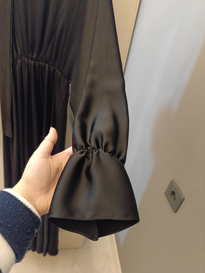 Siyah Uzun Kollu Drapeli Uzun Elbise - Görsel 2