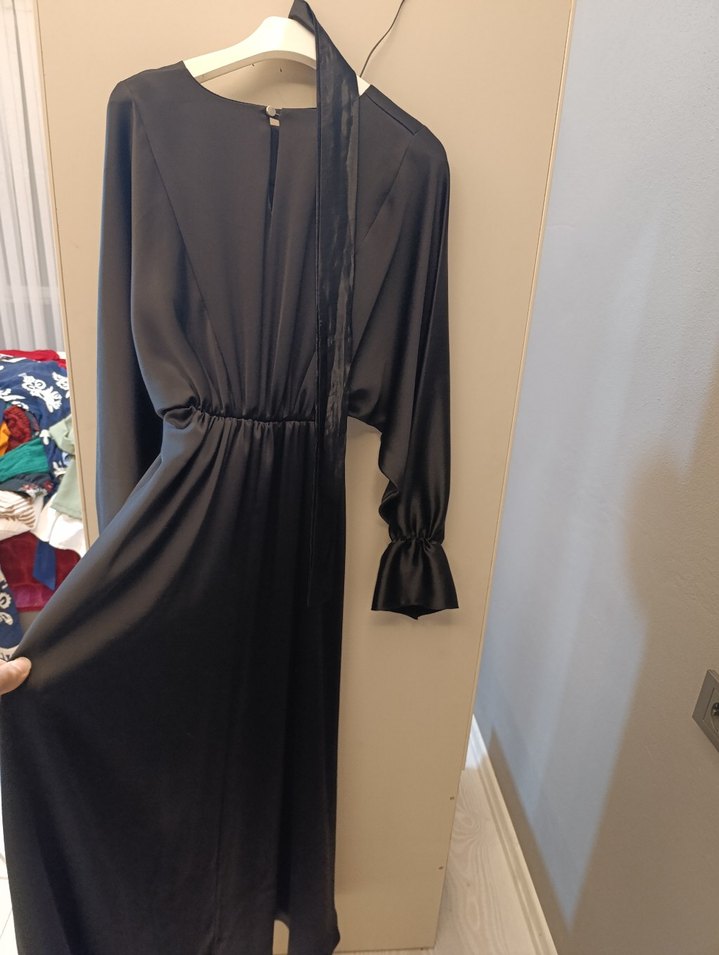 Siyah Uzun Kollu Drapeli Uzun Elbise - Görsel 3