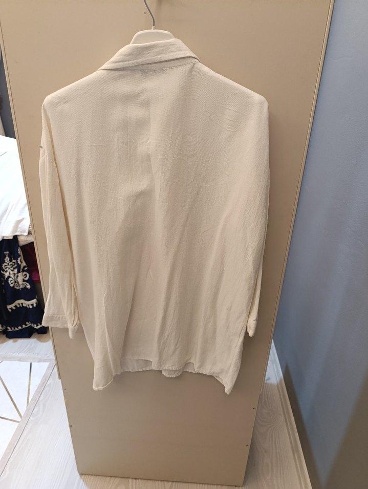 Düğmeli Beyaz Keten Kadın Gömlek - Görsel 2