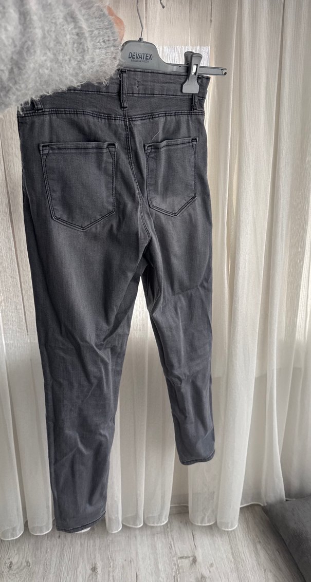 Siyah Kemerli Dar Kesim Kadın Kot Pantolon - Görsel 4