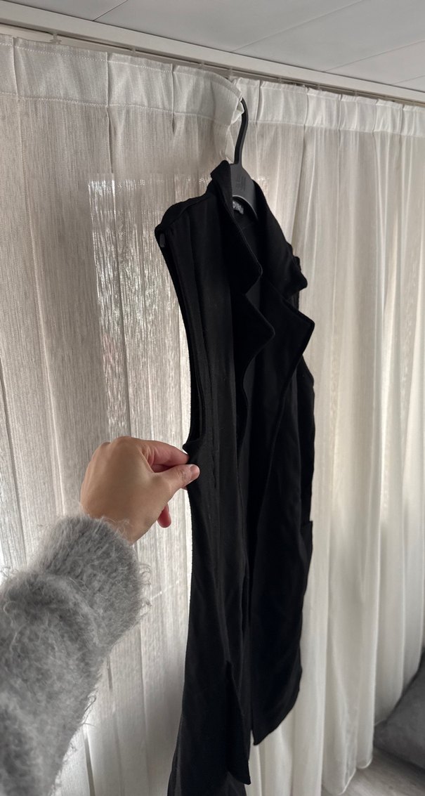 Siyah Kemerli Kolsuz Midi Kadın Yelek - Görsel 3