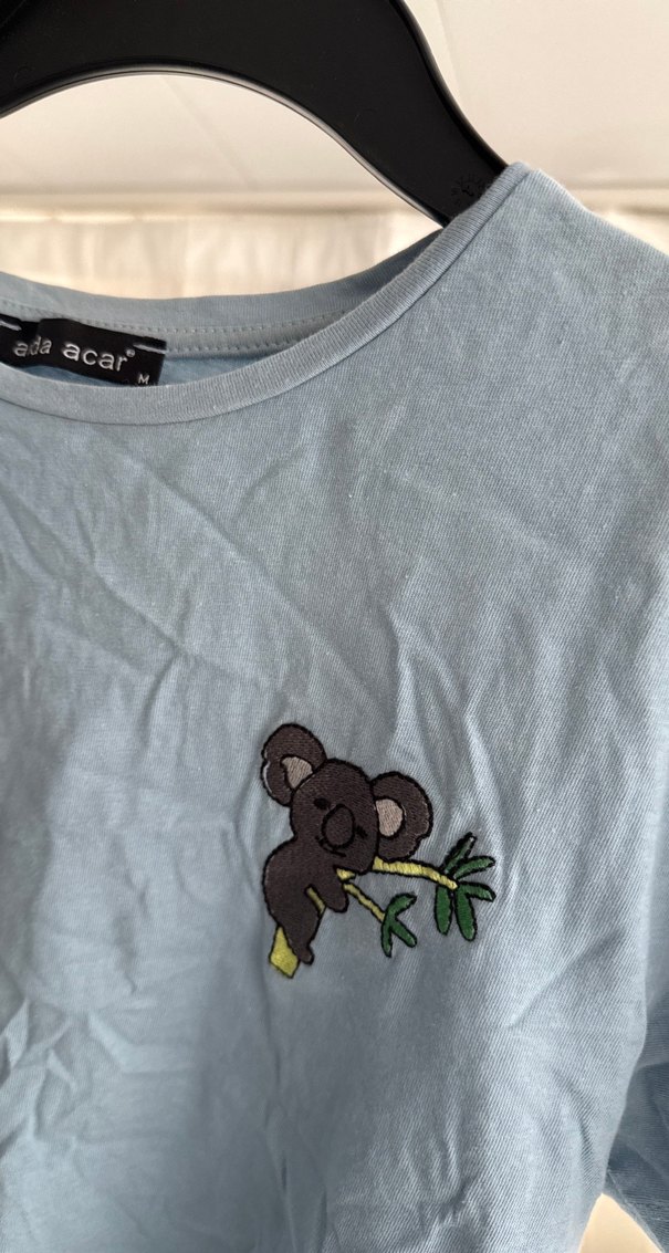 Düğmeli Baskılı Mavi Kadın Tişört - Görsel 5