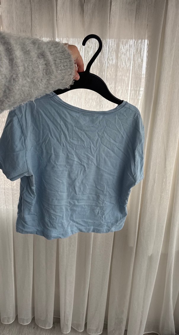 Düğmeli Baskılı Mavi Kadın Tişört - Görsel 3