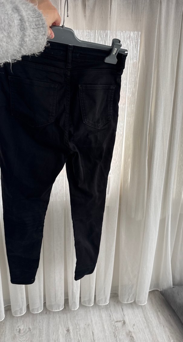 Siyah Kadın Dar Kesim Midi Kot Pantolon - Görsel 4