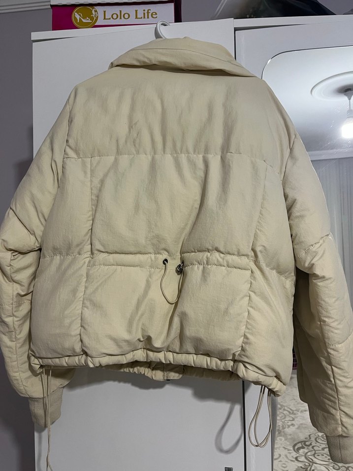 Beyaz Oversize Mini Şişme Mont bershka - Görsel 3