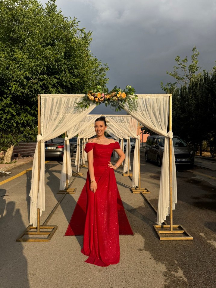 Kırmızı Uzun prenses model elbise - Görsel 2