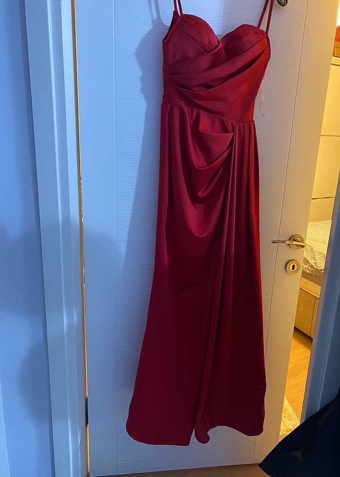 Kırmızı saten abiye - Görsel 2