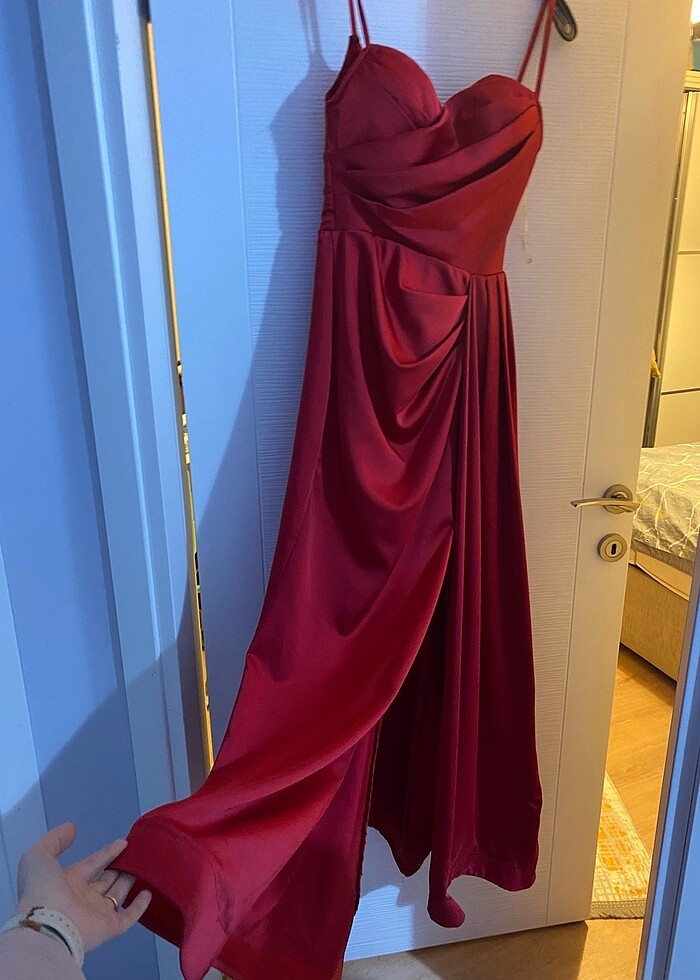 Kırmızı saten abiye - Görsel 3