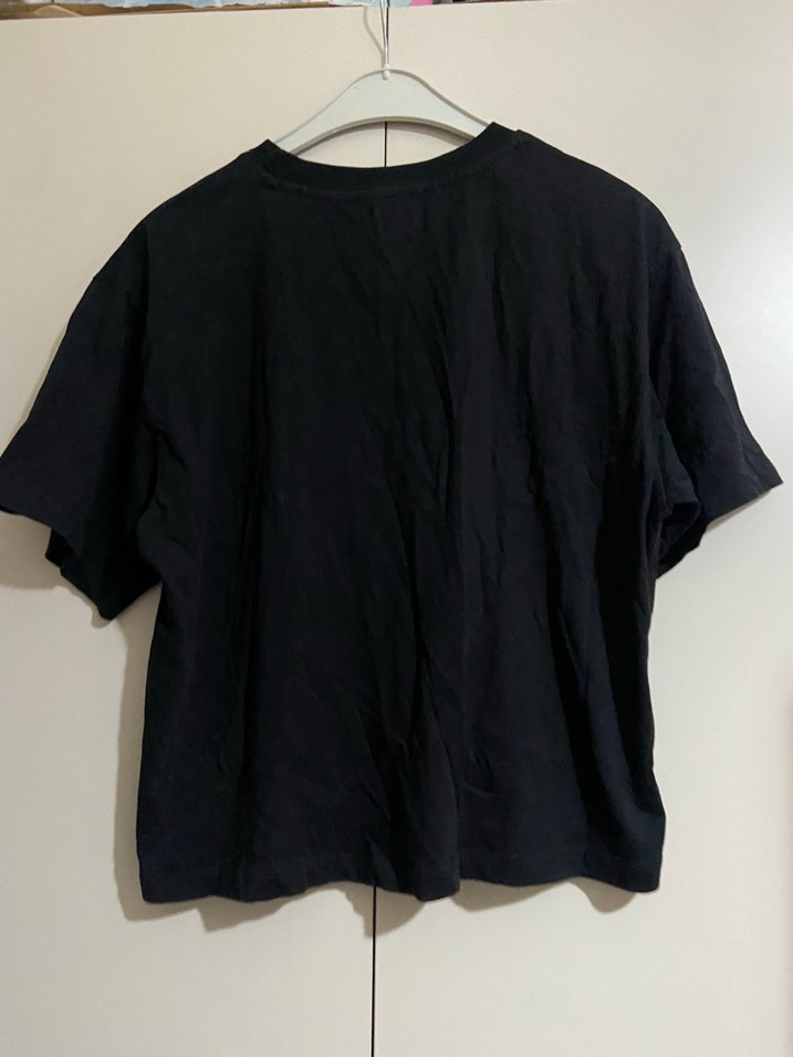 Siyah Kısa Kollu Baskılı Kadın Tişört - Görsel 3