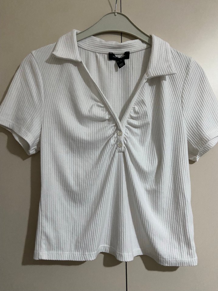 Düğmeli V Yaka beyaz Kısa Kollu Kadın bluz - Görsel 3