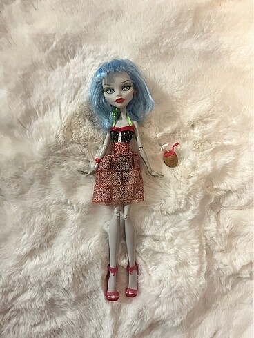Ghoulia Skull Shores