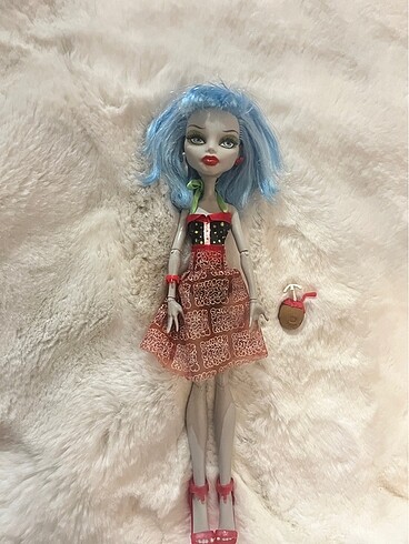 Monster High Ghoulia Skull Shores