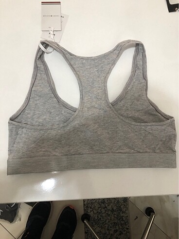 l Beden Tommy hilfiger bralet