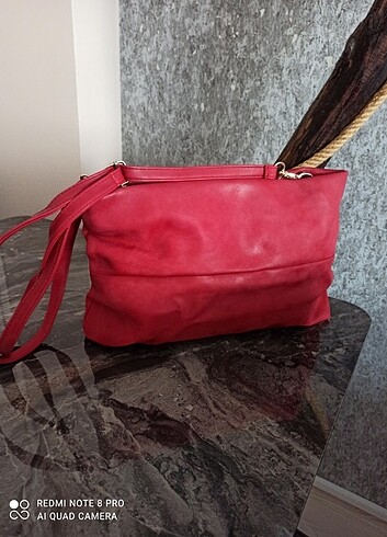 Kırmızı, yumuşacık, rahat, askıları çıkabilen kol çantası  - Görsel 4