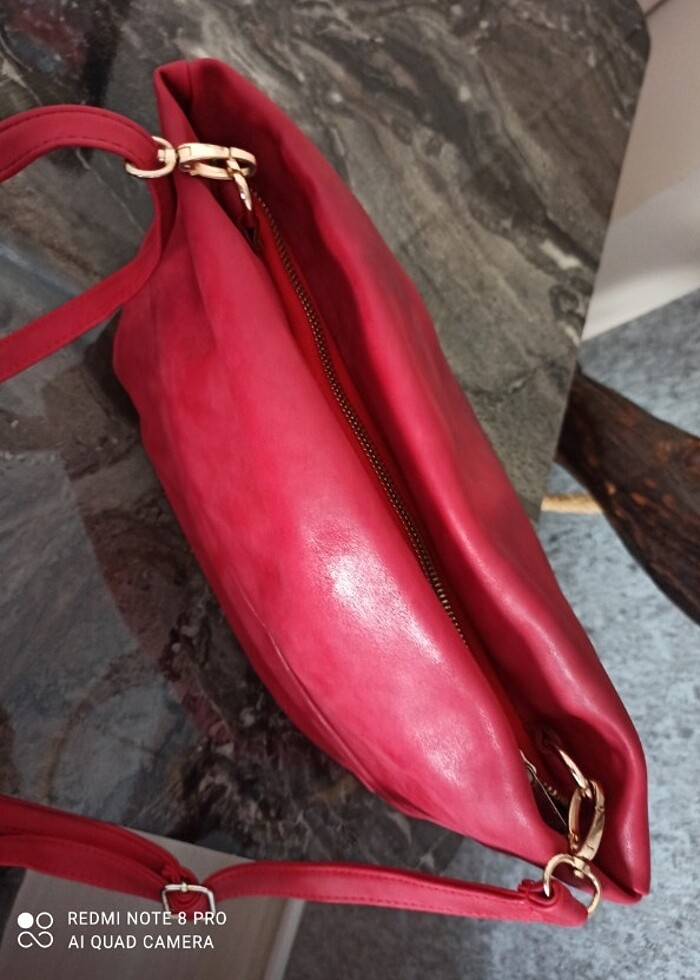 Kırmızı, yumuşacık, rahat, askıları çıkabilen kol çantası  - Görsel 2
