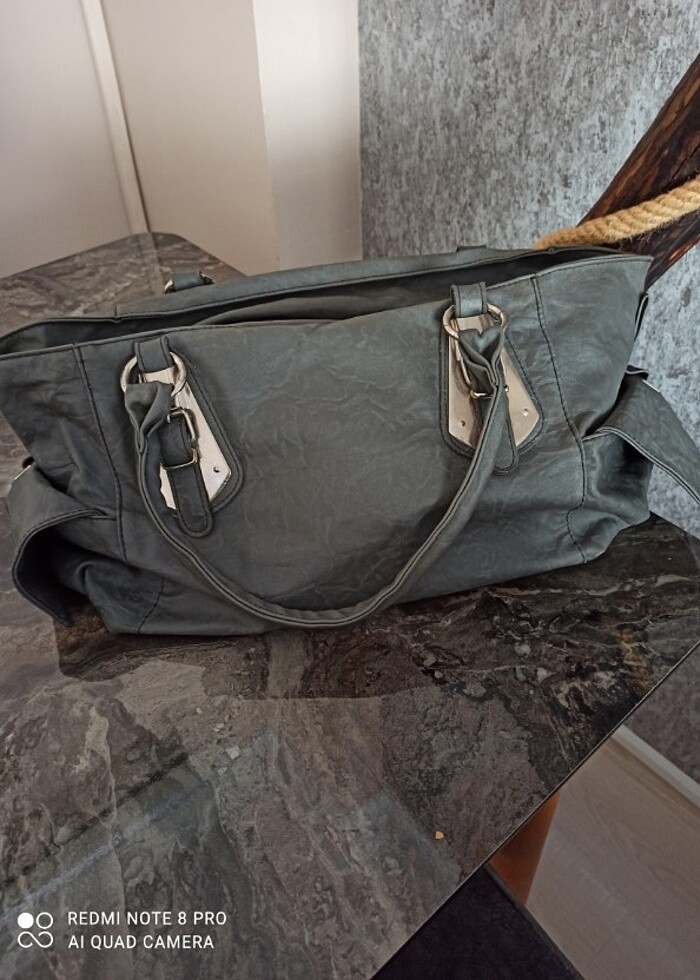 Gri renk, yayvan, yanlarda, arkada ve içinde gözleri var, yumuşa - Görsel 2