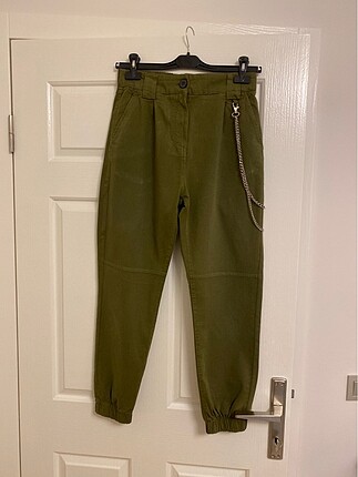 Bershka zincirli kumaş pantolon