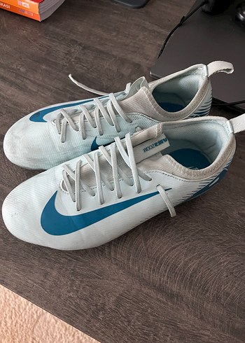 Beyaz Bağcıklı Futbol Ayakkabısı - Görsel 3