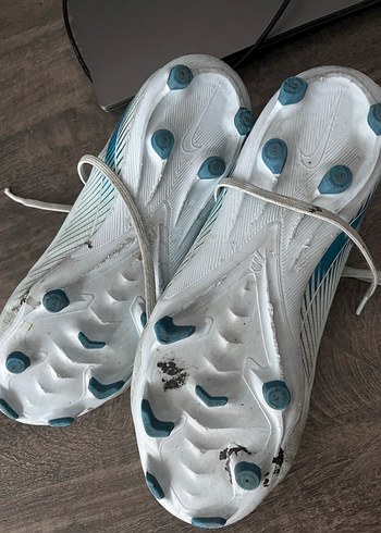 Beyaz Bağcıklı Futbol Ayakkabısı - Görsel 2