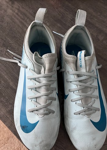 Beyaz Bağcıklı Futbol Ayakkabısı - Görsel 4