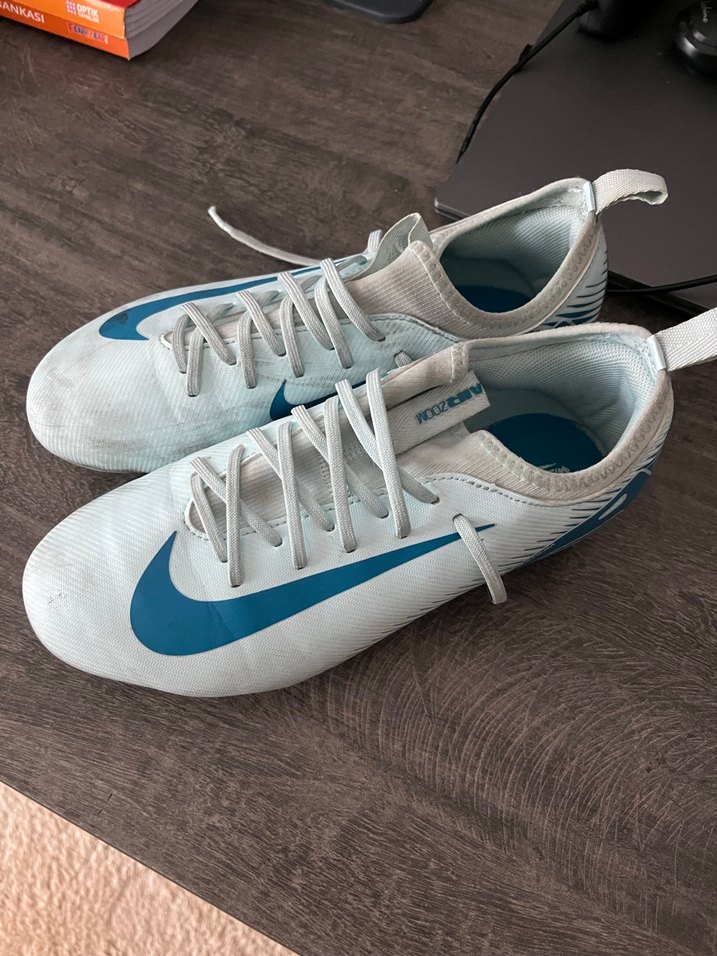 Beyaz Bağcıklı Futbol Ayakkabısı - Görsel 3