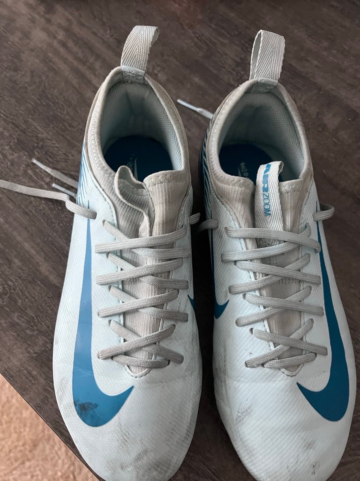 Beyaz Bağcıklı Futbol Ayakkabısı - Görsel 4