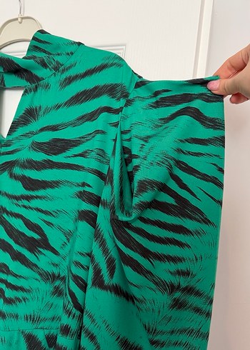 l Beden yeşil Renk Yeşil Zebra Desenli Uzun Drapeli Elbise