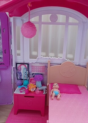 Barbie evi 