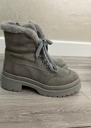 37 Beden Gri Süet Kürklü Kadın Dolgu Topuk Bot