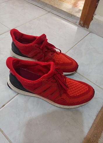 Adidas ultraboost yürüyüş ayakkabisi