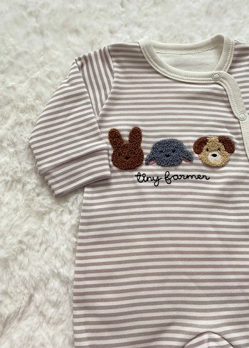 3 Ay Beden Kahverengi Çizgili Bebek Tulum ve Şapka Seti