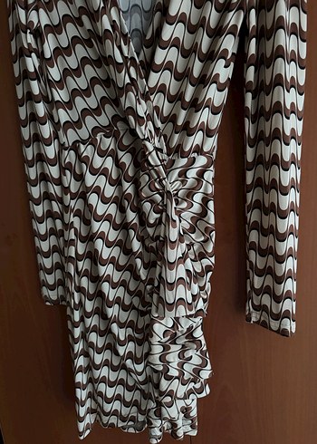 V Yaka Kahverengi Zebra Desenli Mini Elbise - Görsel 7