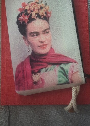 Diğer Frida makyaj çantası