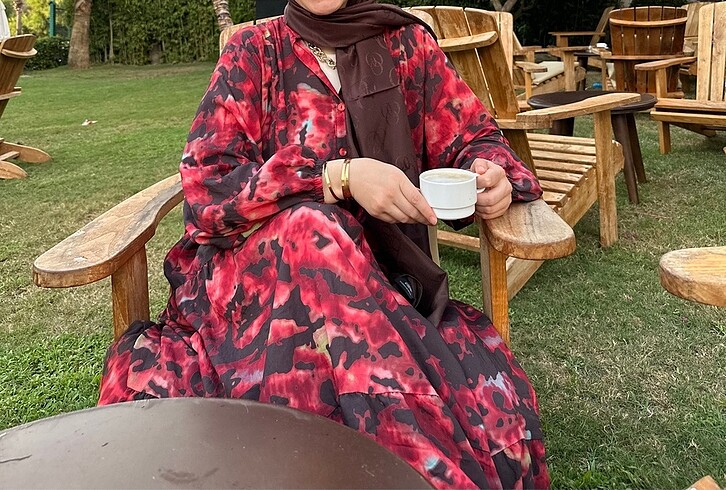 Kırmızı elbise