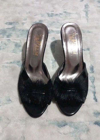 Siyah Kürklü Stiletto Topuklu Kadın Terlik