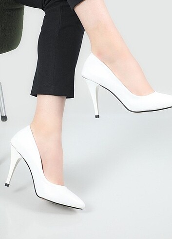 38 Beden Saknuk beyaz sivri burun stiletto
