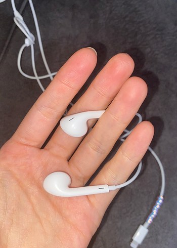 Apple Lightning Bağlantılı Beyaz Kulaklık - Görsel 3