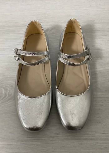 35 35,5 numaralı 
Gri Metal Tokalı Kadın Babet - Görsel 2