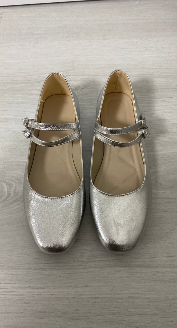 35 35,5 numaralı 
Gri Metal Tokalı Kadın Babet - Görsel 2