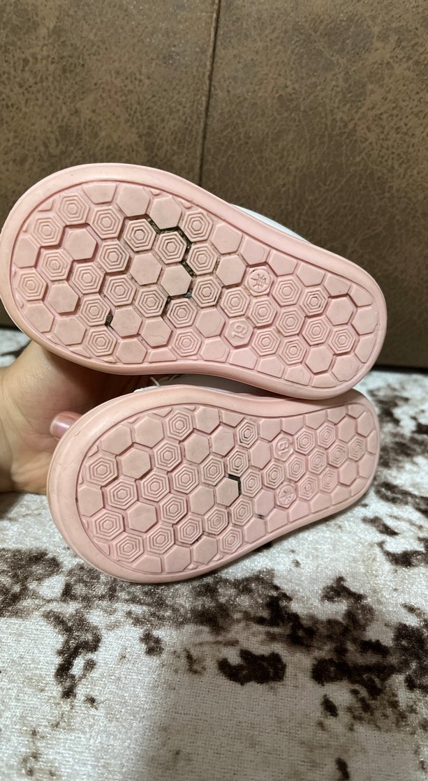 Pembe Detaylı Beyaz Çocuk Spor Ayakkabı — görsel 3/4