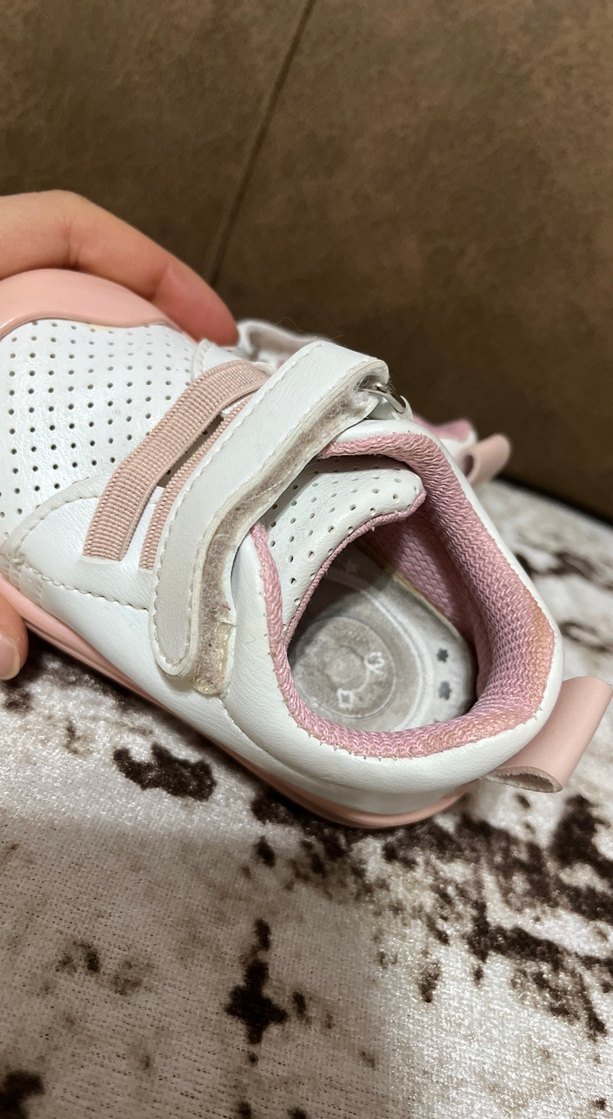 Pembe Detaylı Beyaz Çocuk Spor Ayakkabı — görsel 4/4