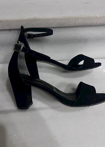Tek Bantlı Topuklu Ayakkabı - Görsel 3