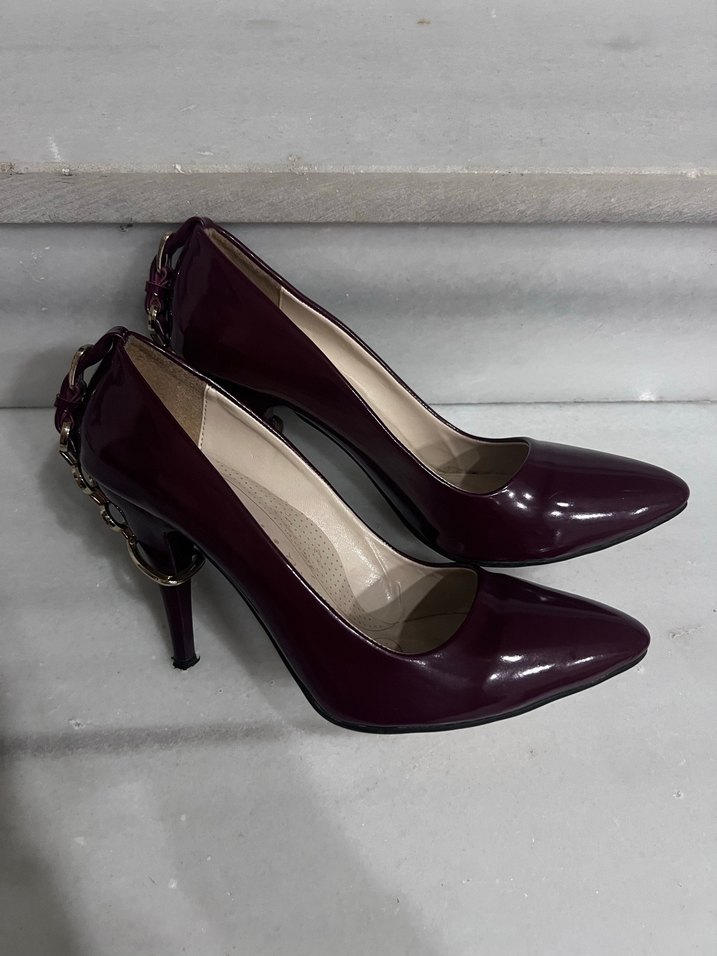 Topuk Detaylı Ayakkabı - Görsel 2