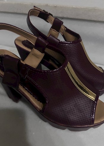 Gold Şerit Detaylı Deri Sandalet - Görsel 4